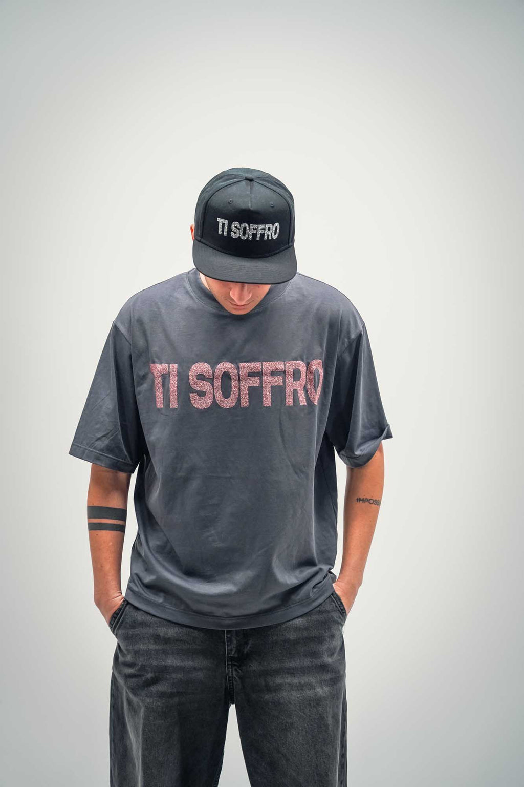 Cappellino Snapback "Ti soffro" Nero - Scritta Brillantinata Bianca
