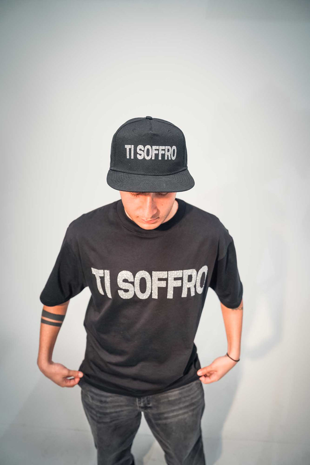 Cappellino Snapback "Ti soffro" Nero - Scritta Brillantinata Bianca